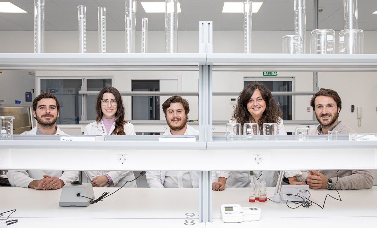 Researchers are sitting at the table in the laboratory